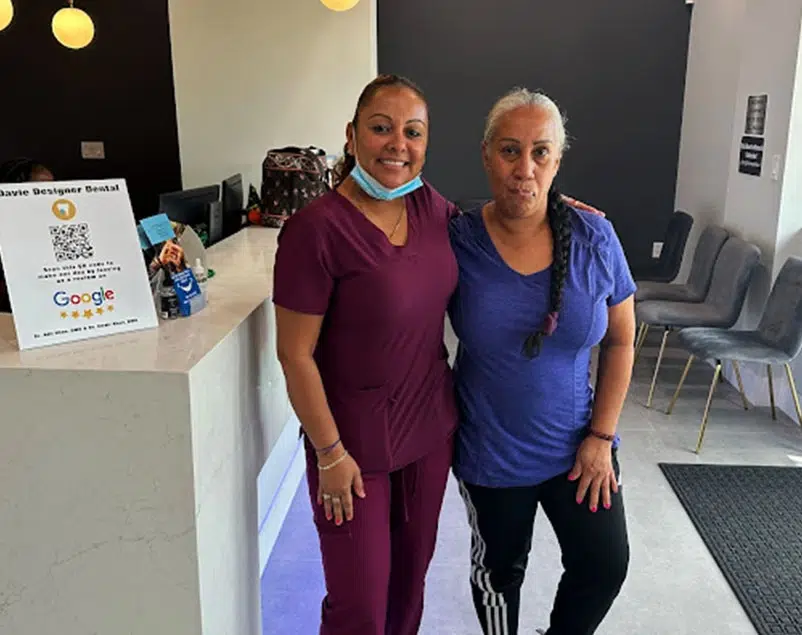 office-gallery-Davie_Designer_Dental-patient-and-dentist-davie